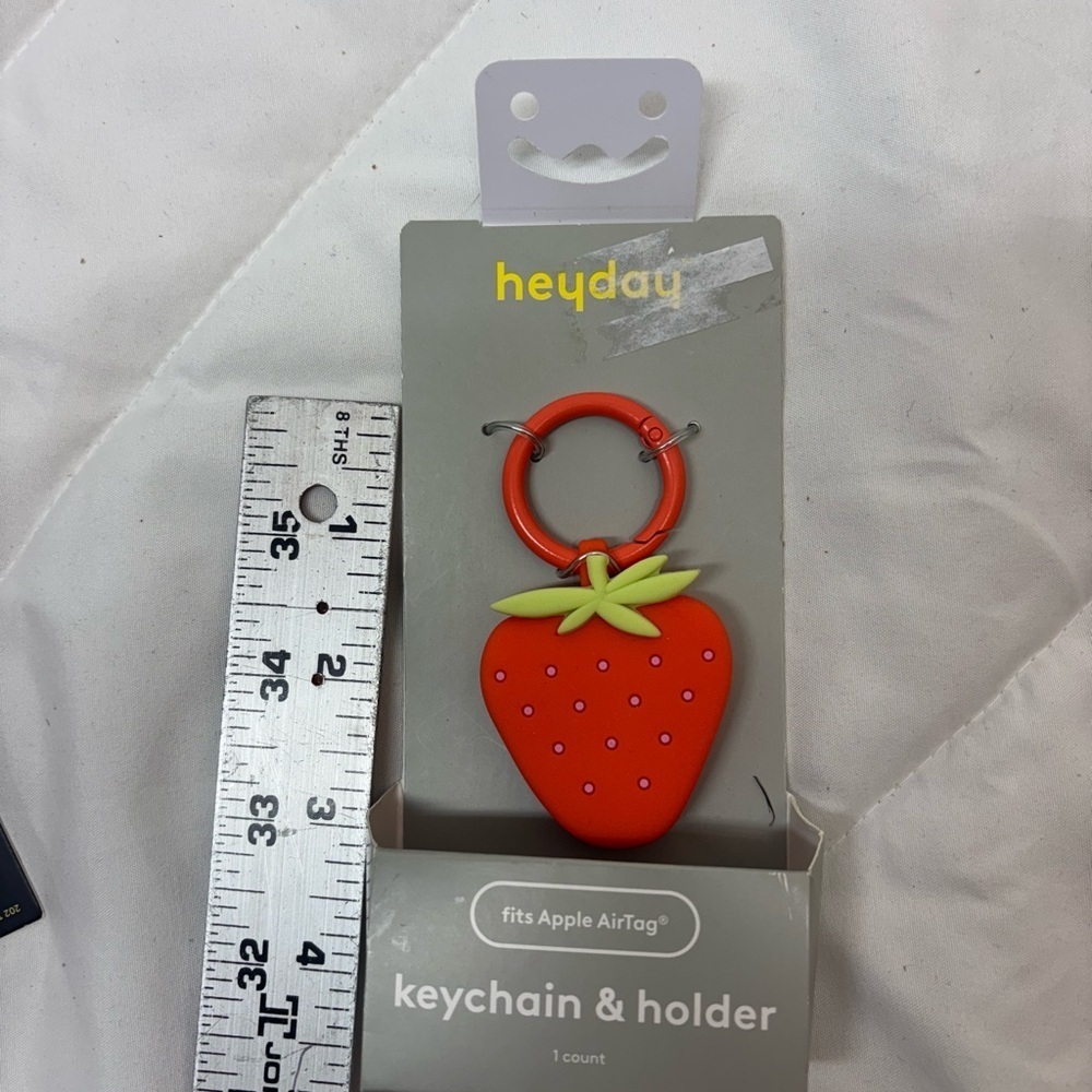 NWT heyday Red and Green Strawberry Keychain Holder Apple AirTag holder - Picture 4 of 4